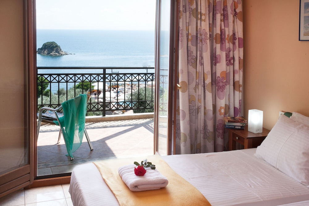 La Luna Hotel 15/50