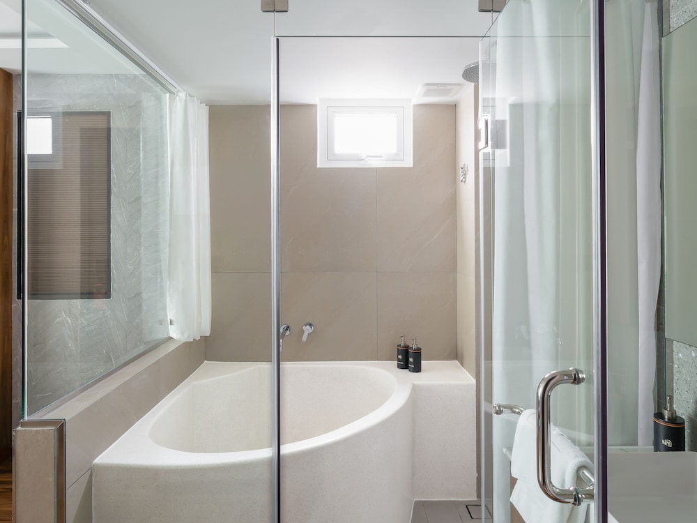 Kin Hotel Thai Van Lung 45/50