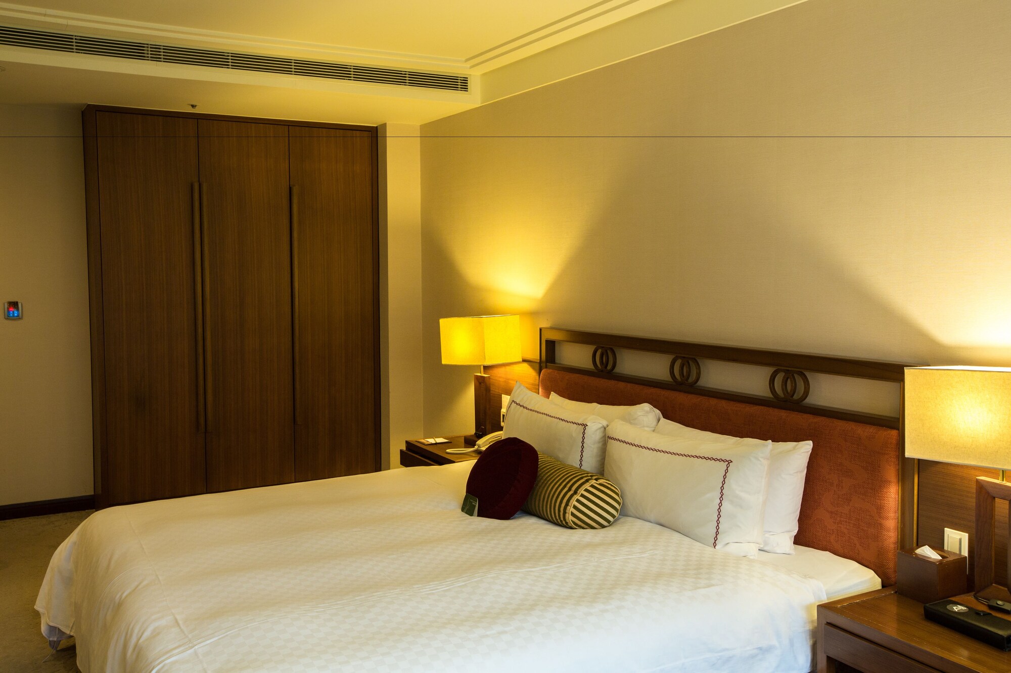 Deluxe, Double Bed, Modern Building