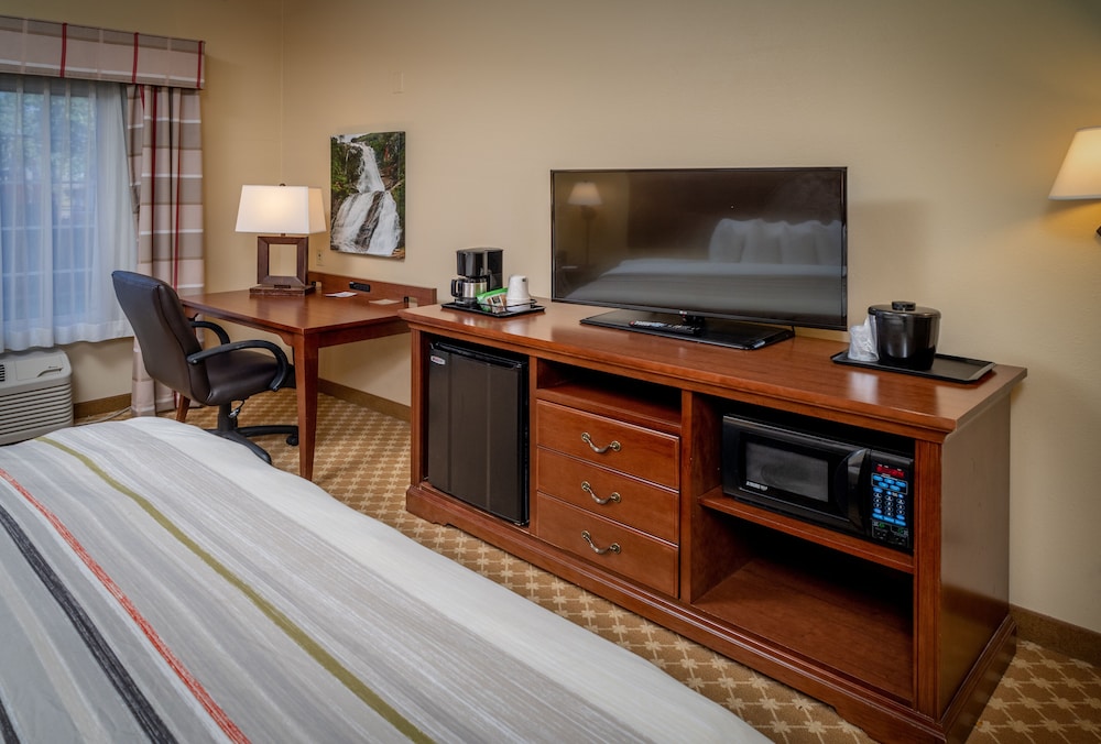 Country Inn and Suites By Radisson Charleston South WV 15/46