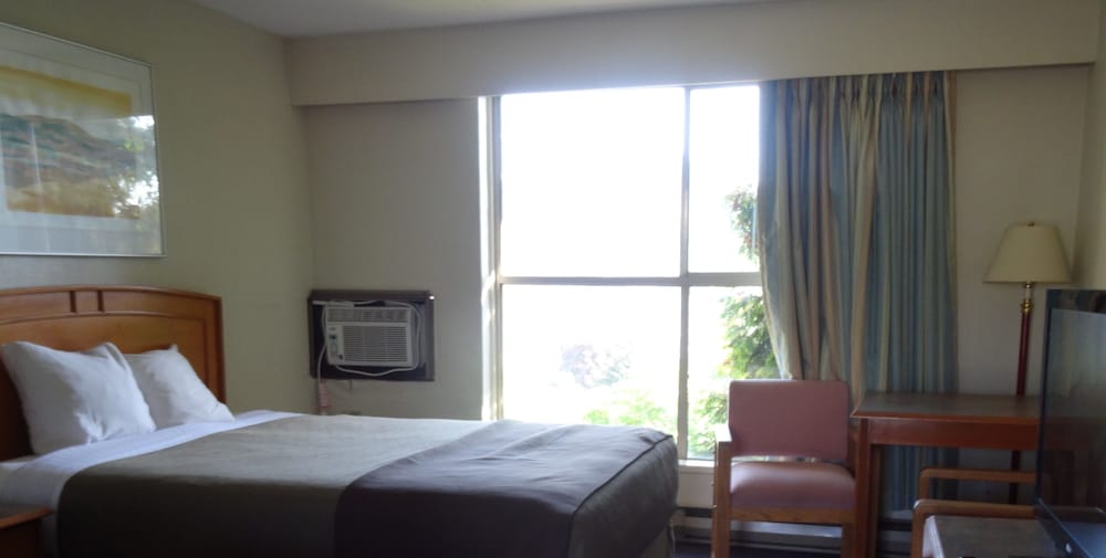 Hospitality Inn 32/55