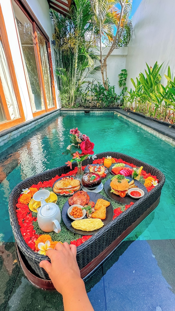 Anari Villas Kuta 56/65