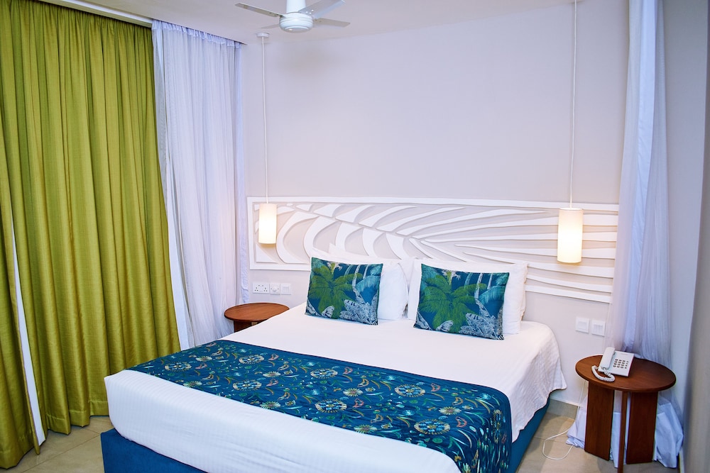 Neptune Village Beach Resort & Spa 14/59