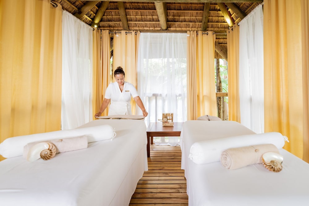 Victoria Beachcomber Resort and Spa 31/54