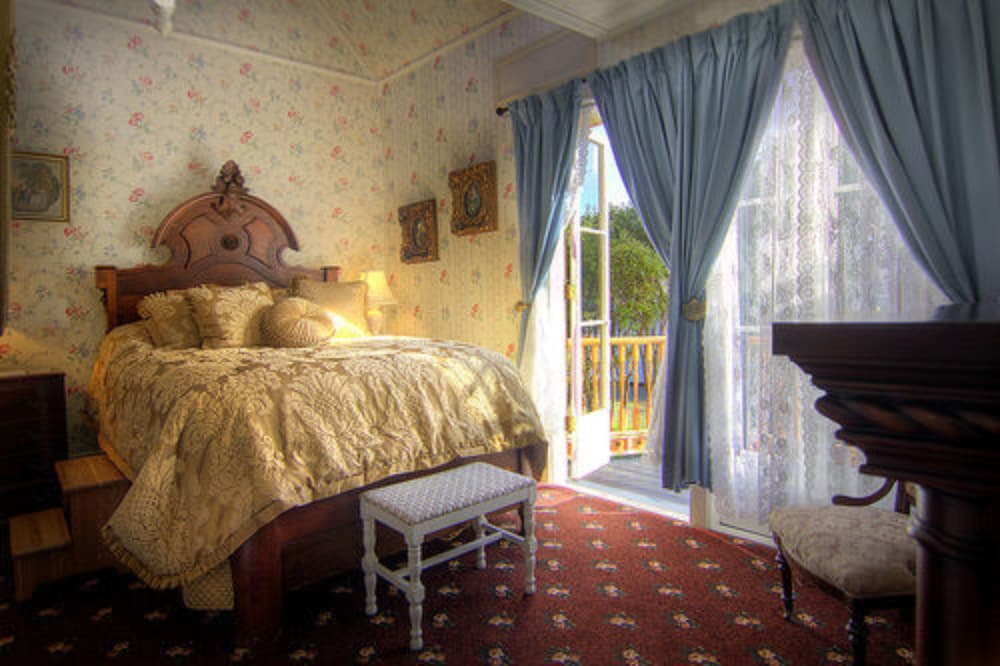Gingerbread Mansion Inn 30/73