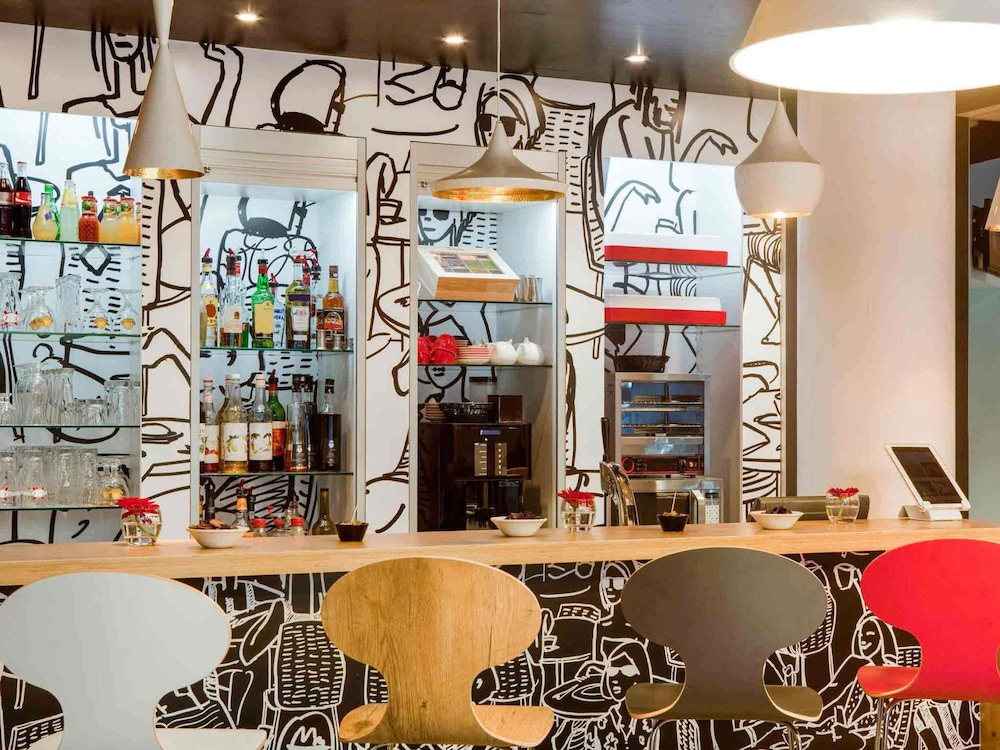 Ibis Paris Porte De Clichy Centre 53/71