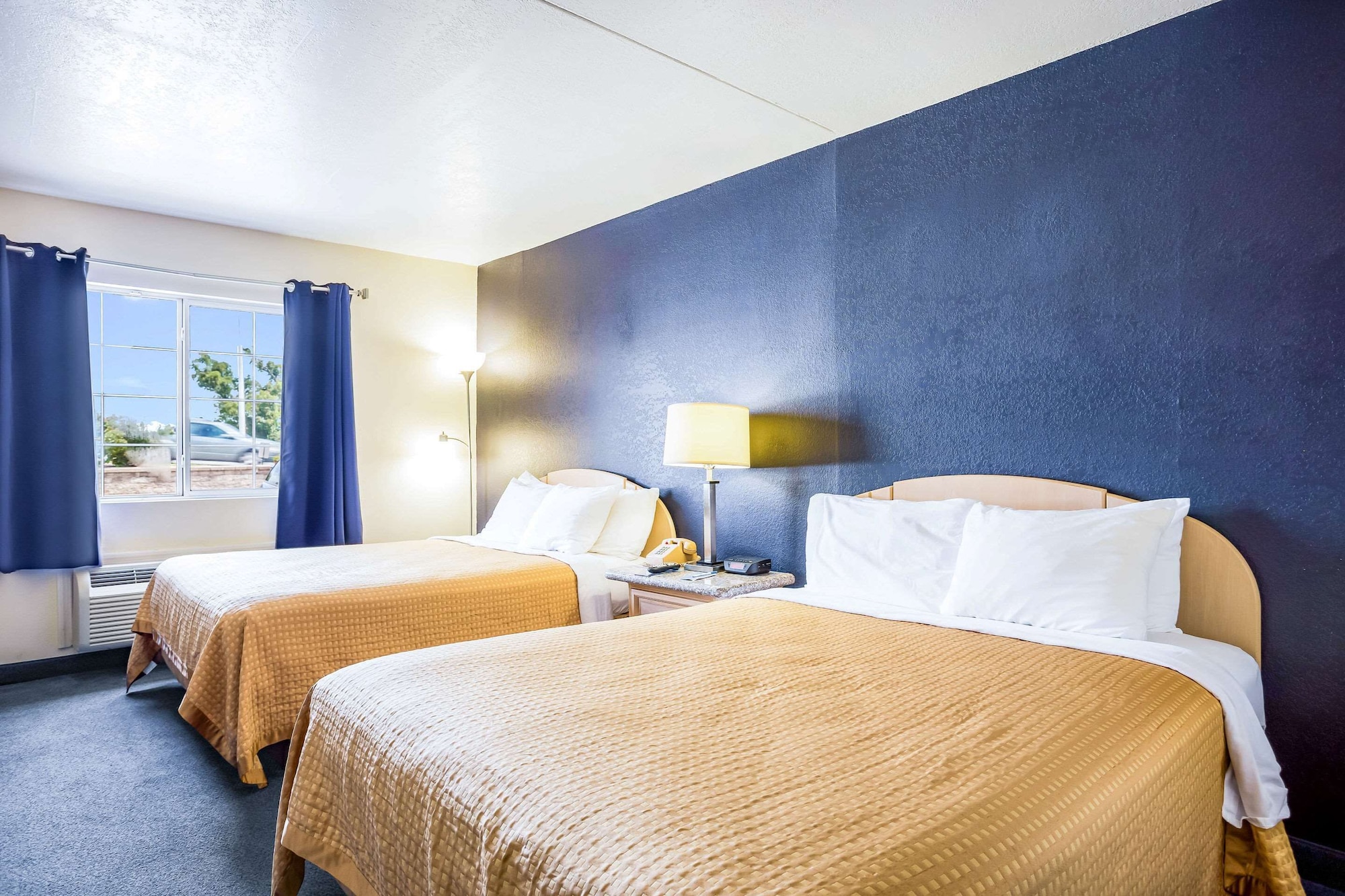 STANDARD, 2 QUEEN BEDS