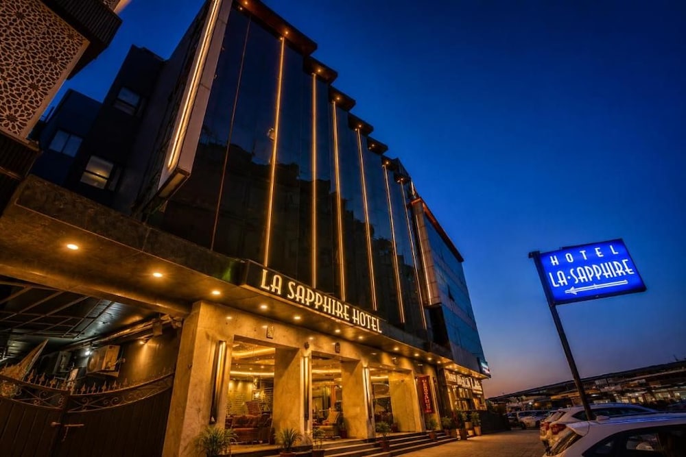 La Sapphire Hotel 5/50
