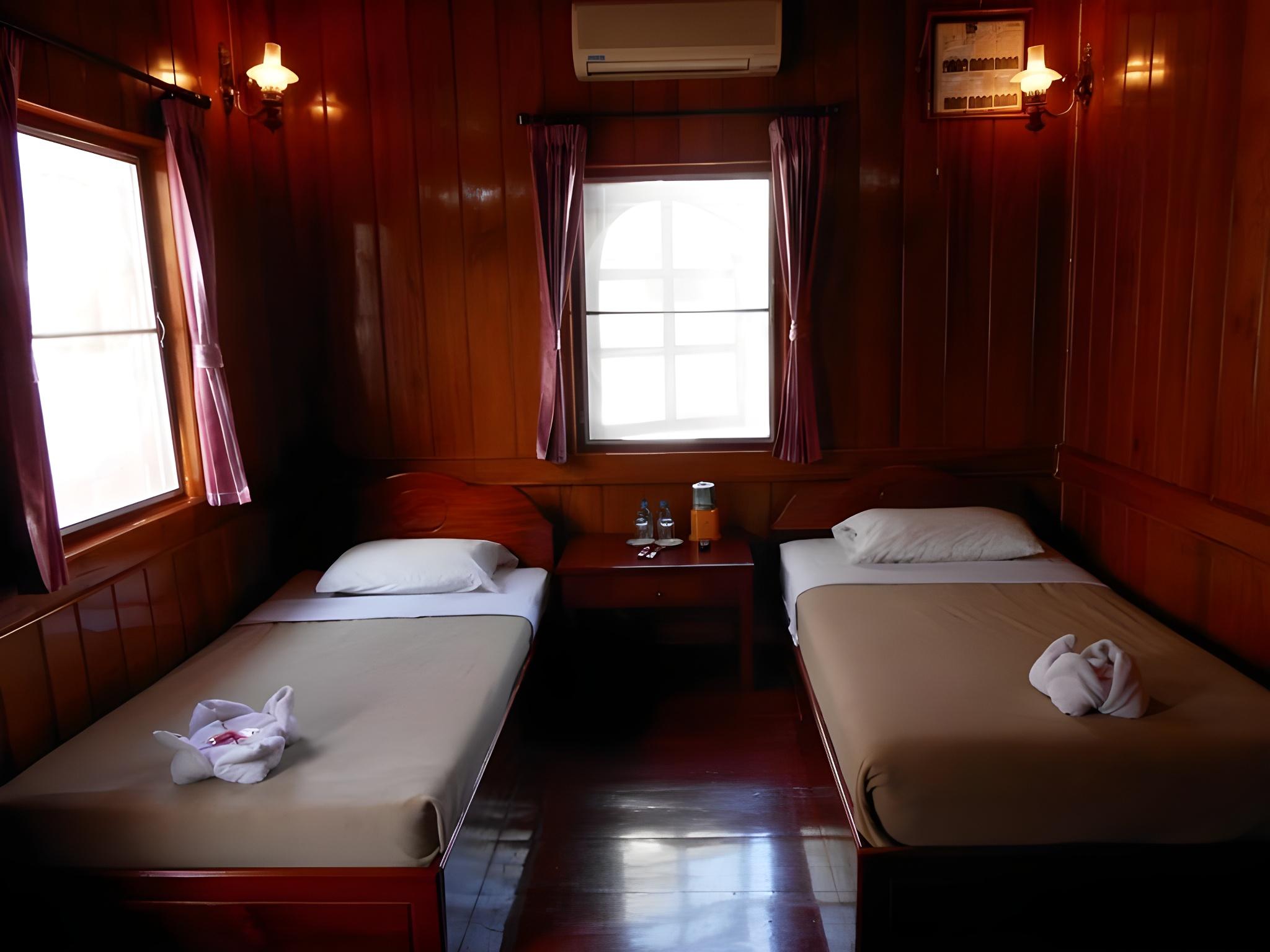 Standard, Twin Beds