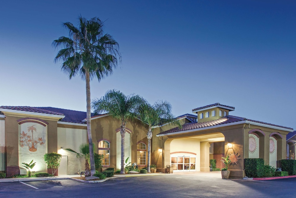 La Quinta Inn Suites Los Banos 1/35