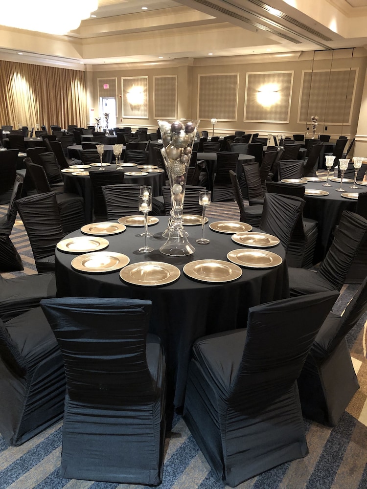 DoubleTree by Hilton Akron Fairlawn 40/50
