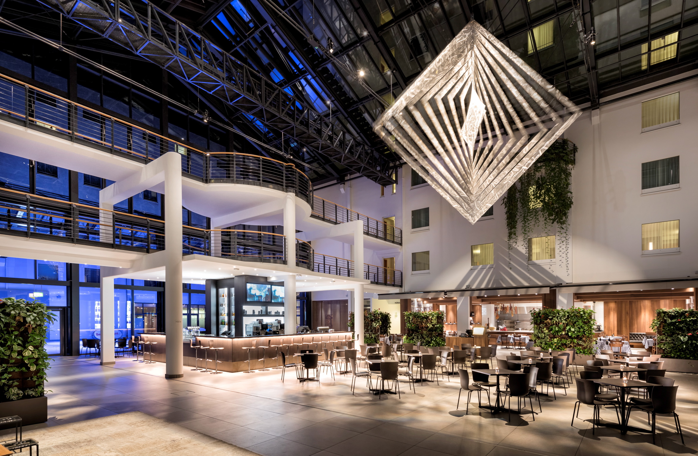 Estrel Berlin 4/50