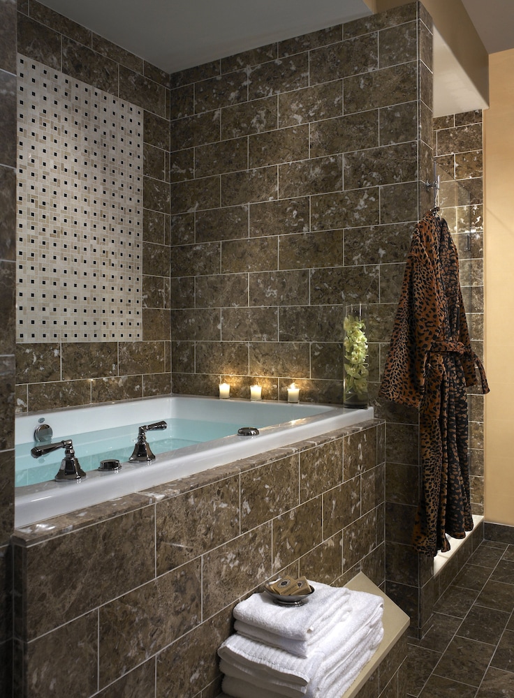 Kimpton Hotel Monaco Baltimore Inner Harbor 38/82