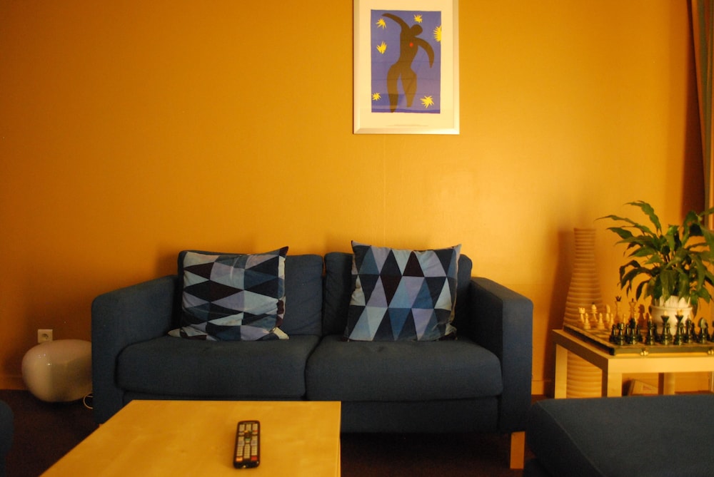 HOTEL TAMBOURIN 24/40