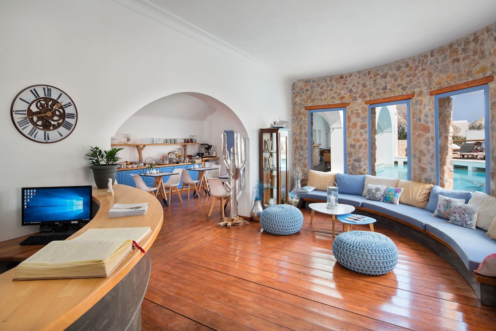 Meltemi Luxury Suites 10/18
