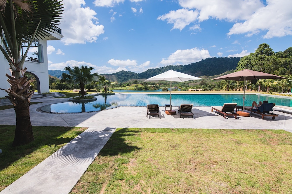 Katathong Golf Resort & Spa 35/50