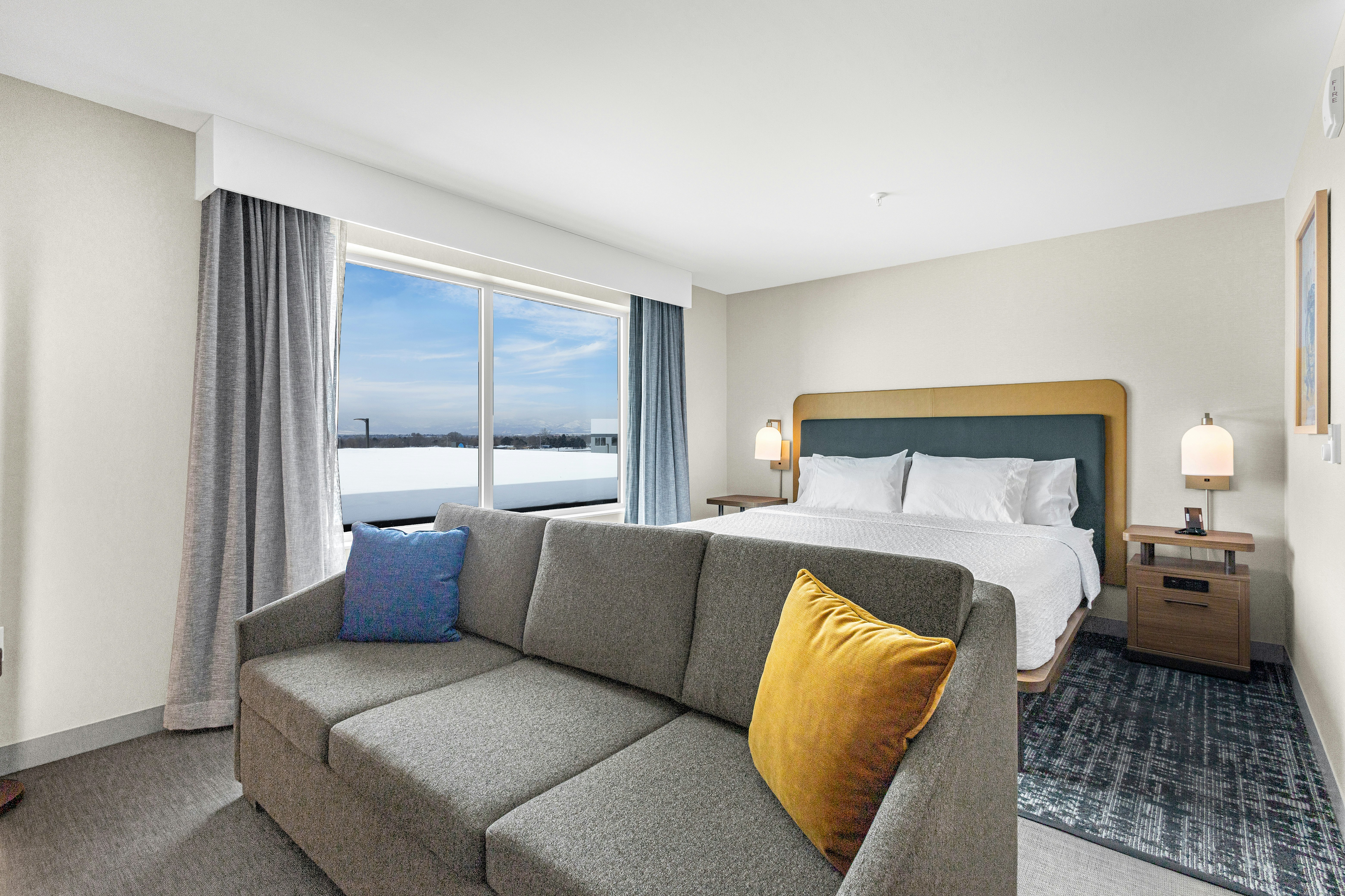 STUDIO, SUITE, KING BED
