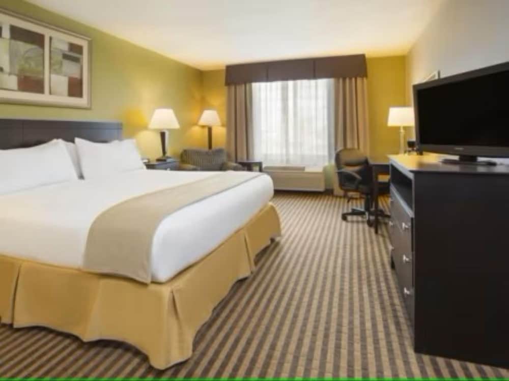 Holiday Inn Express Kalamazoo 15/47