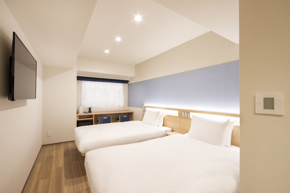 Karaksa Hotel Tokyo Station 12/63