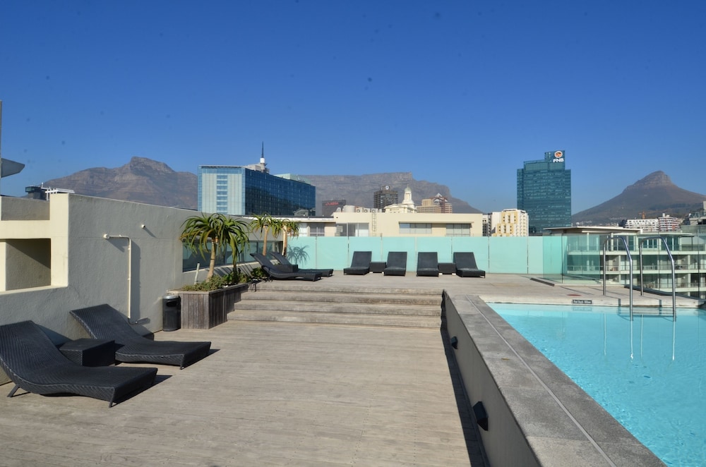 CANAL QUAYS CAPE TOWN 50/50