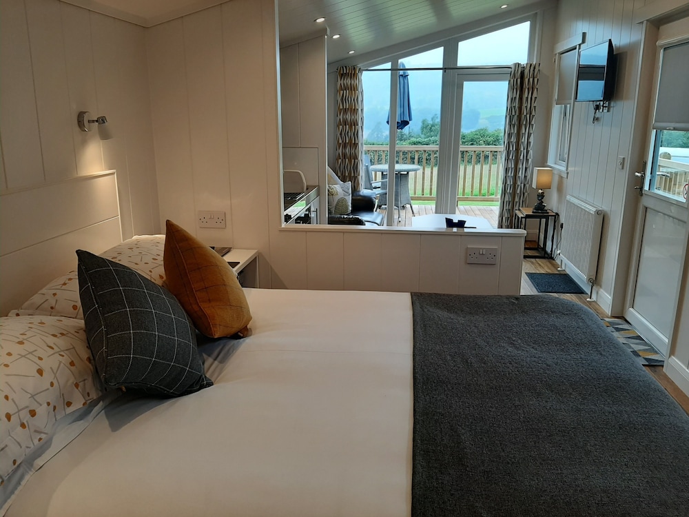 Tayview Lodges 7/50