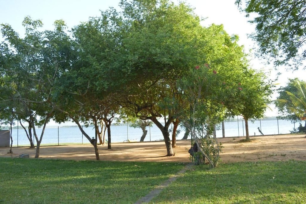 The Lake View Bungalow Yala 42/50