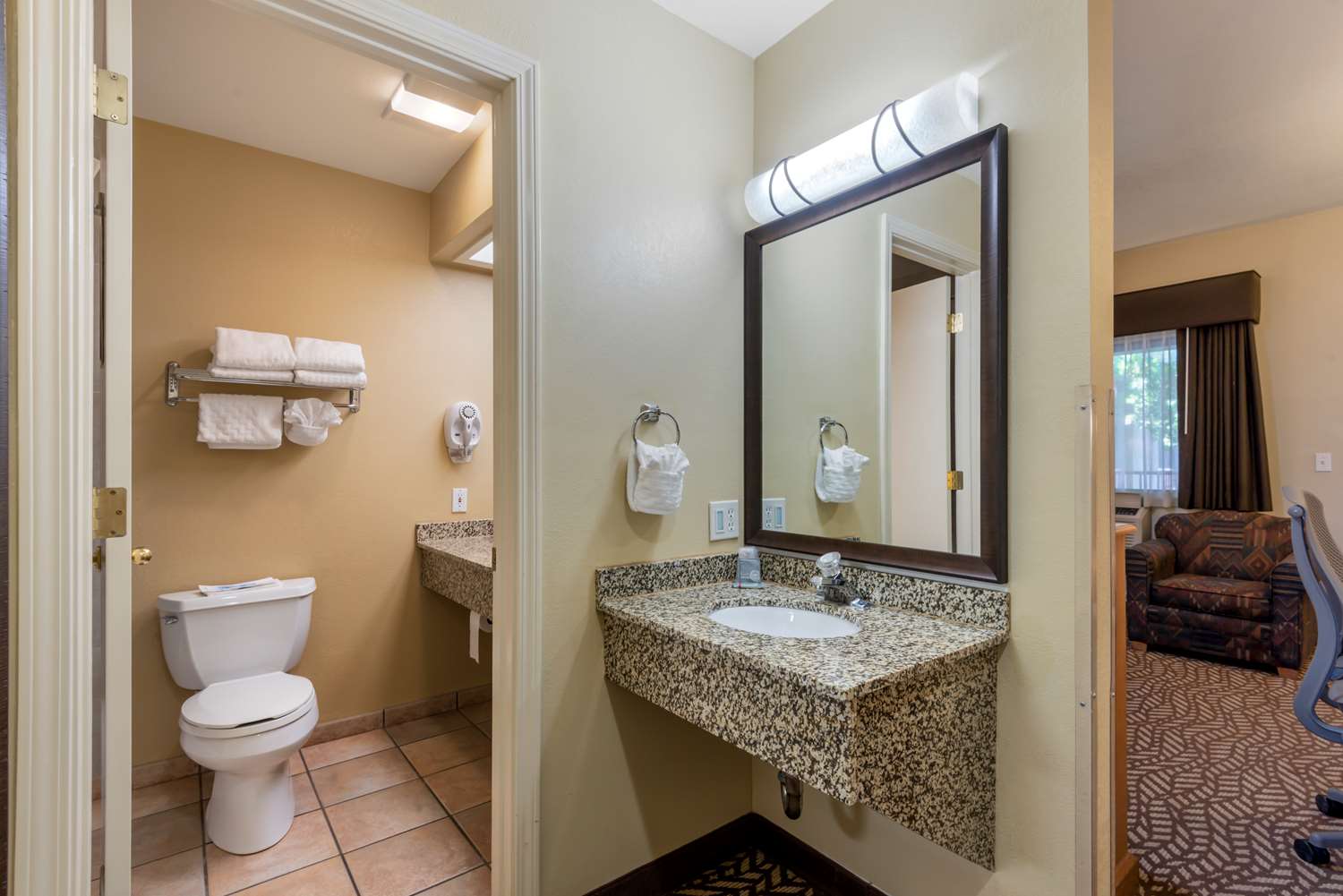 Turquoise Inn and Suites Cortez near Mesa Verde 38/42