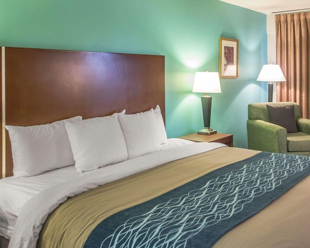 Days Inn by Wyndham Austintown 14/41