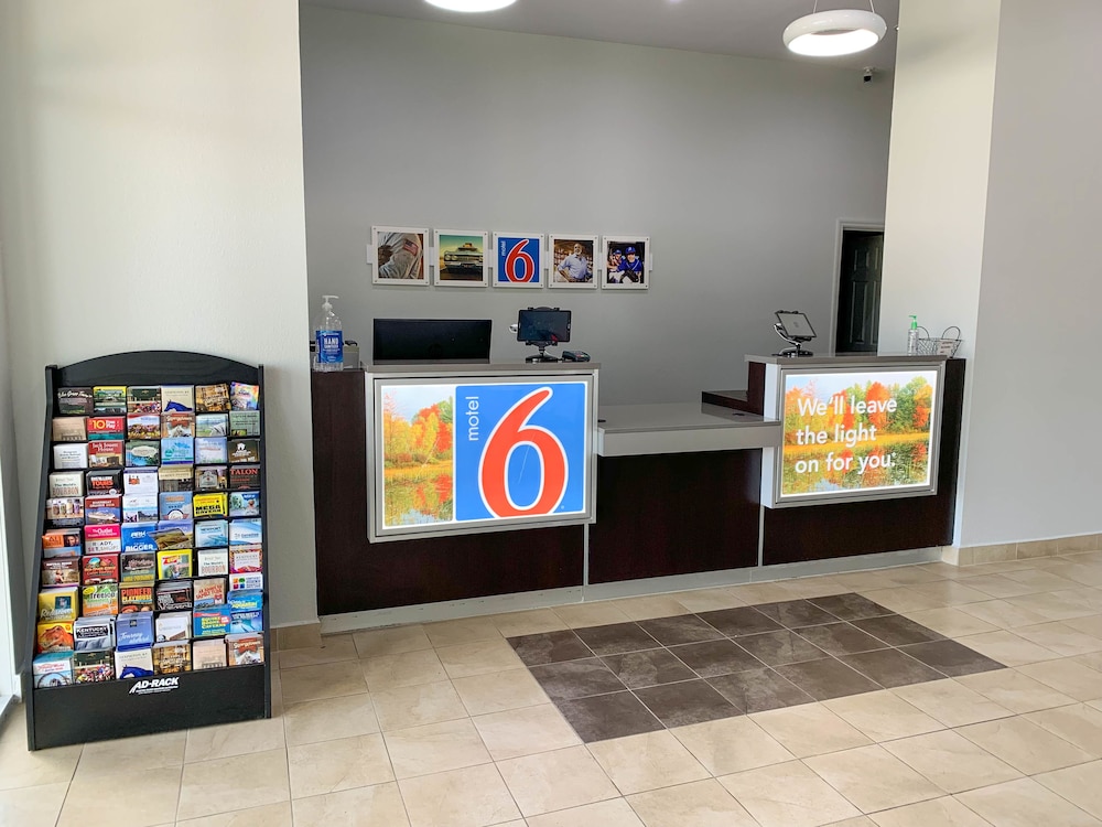 Lobby at Motel6 Lexington, KY - Airport, LEXINGTON - KY