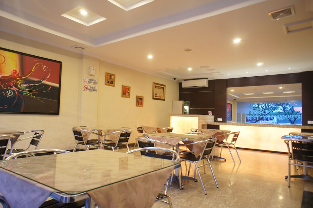 SKY VIEW HOTEL 36/44
