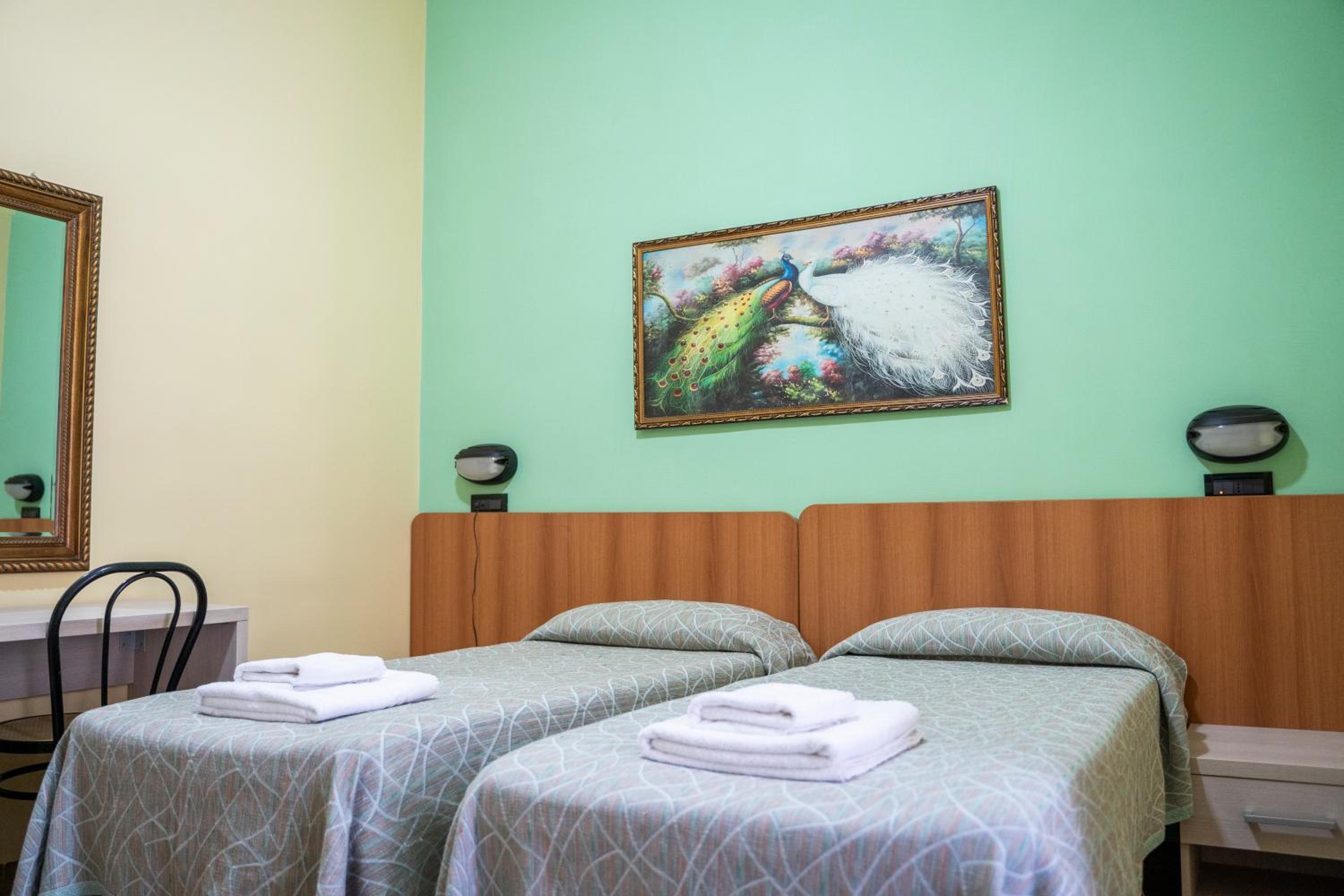 غرفة بسرير مزدوج أو سريرين منفصلين، Hotel Ferrarese Roma 2/10