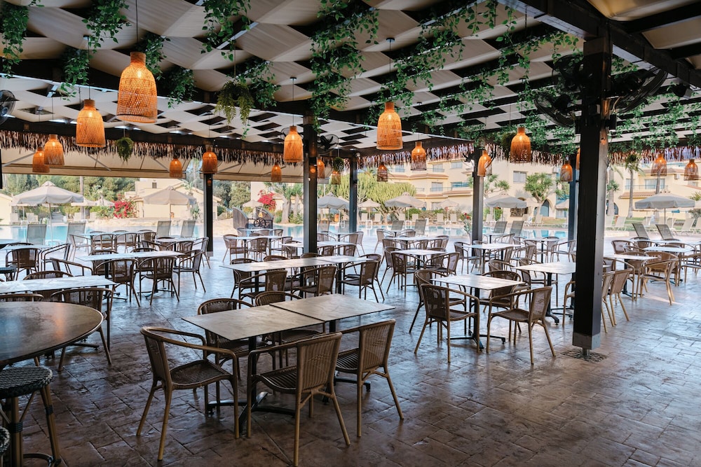 Makronisos Holiday Village 35/50