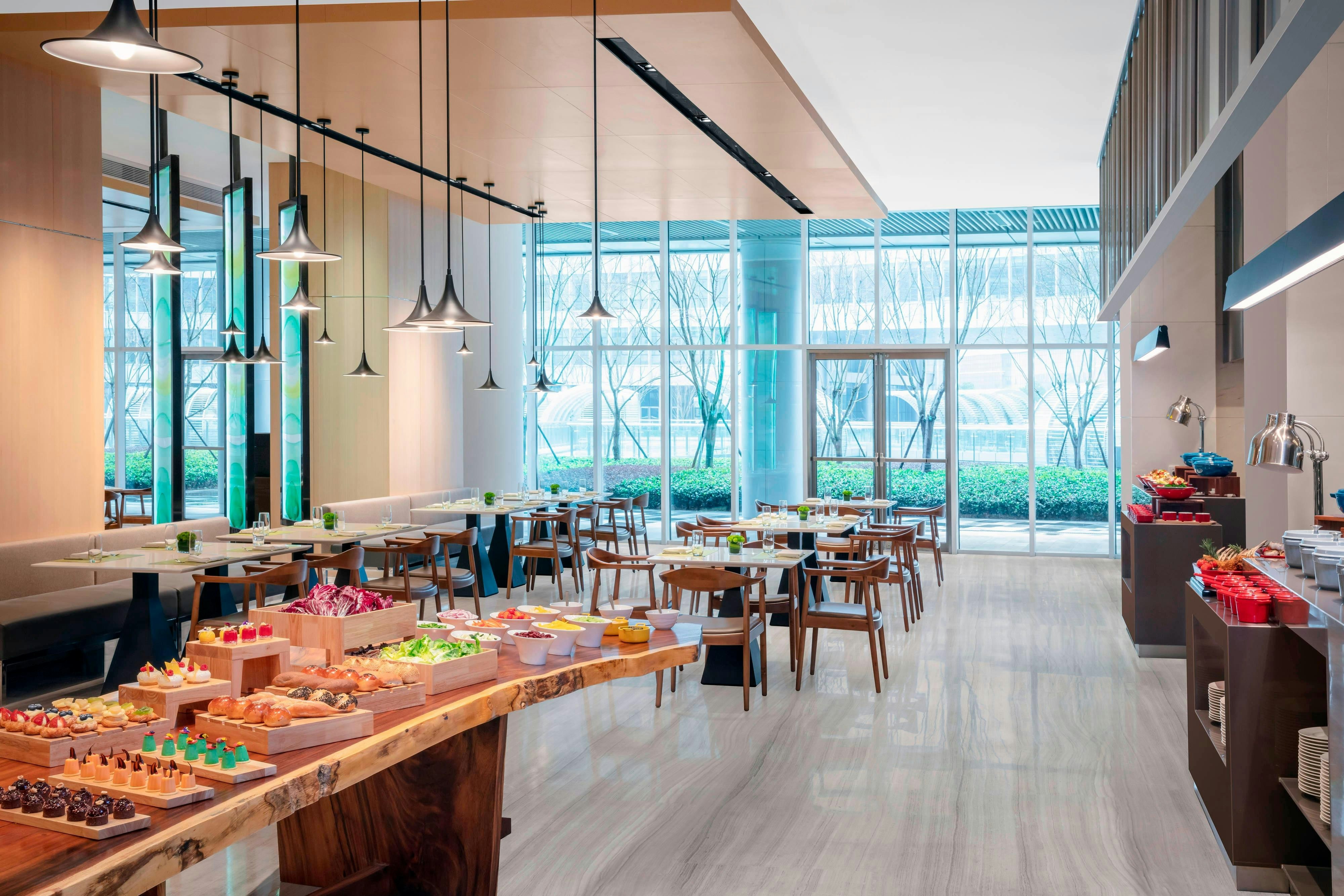 Courtyard By Marriott Shanghai Minhang 8/17