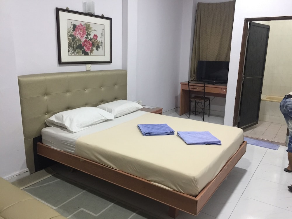 LAI MING HOTEL COSMOLAND 12/33