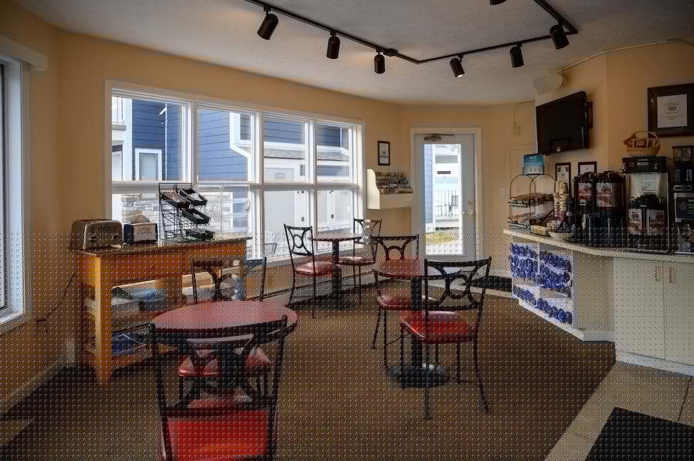 Pointes North Beachfront Hotel 56/72