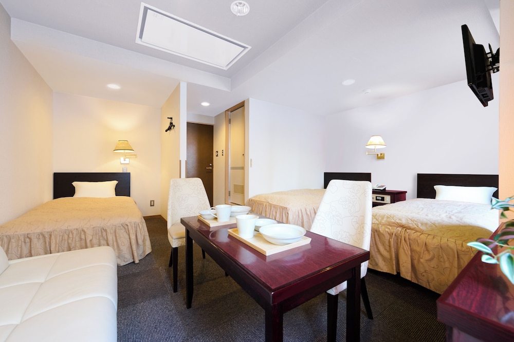 ROOM, TRIPLE