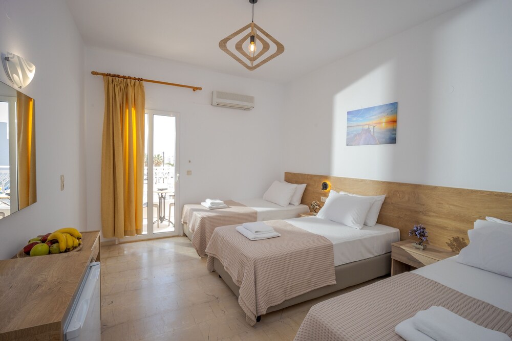 AMARA SEASIDE 24/44