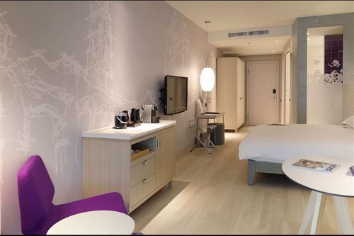 غرفة بريميوم بسرير مزدوج أو سريرين منفصلين بإطلالة على البحر بشرفة