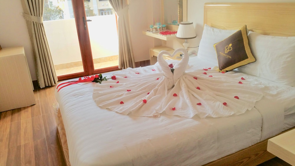 Golden Bee Hotel 26/59