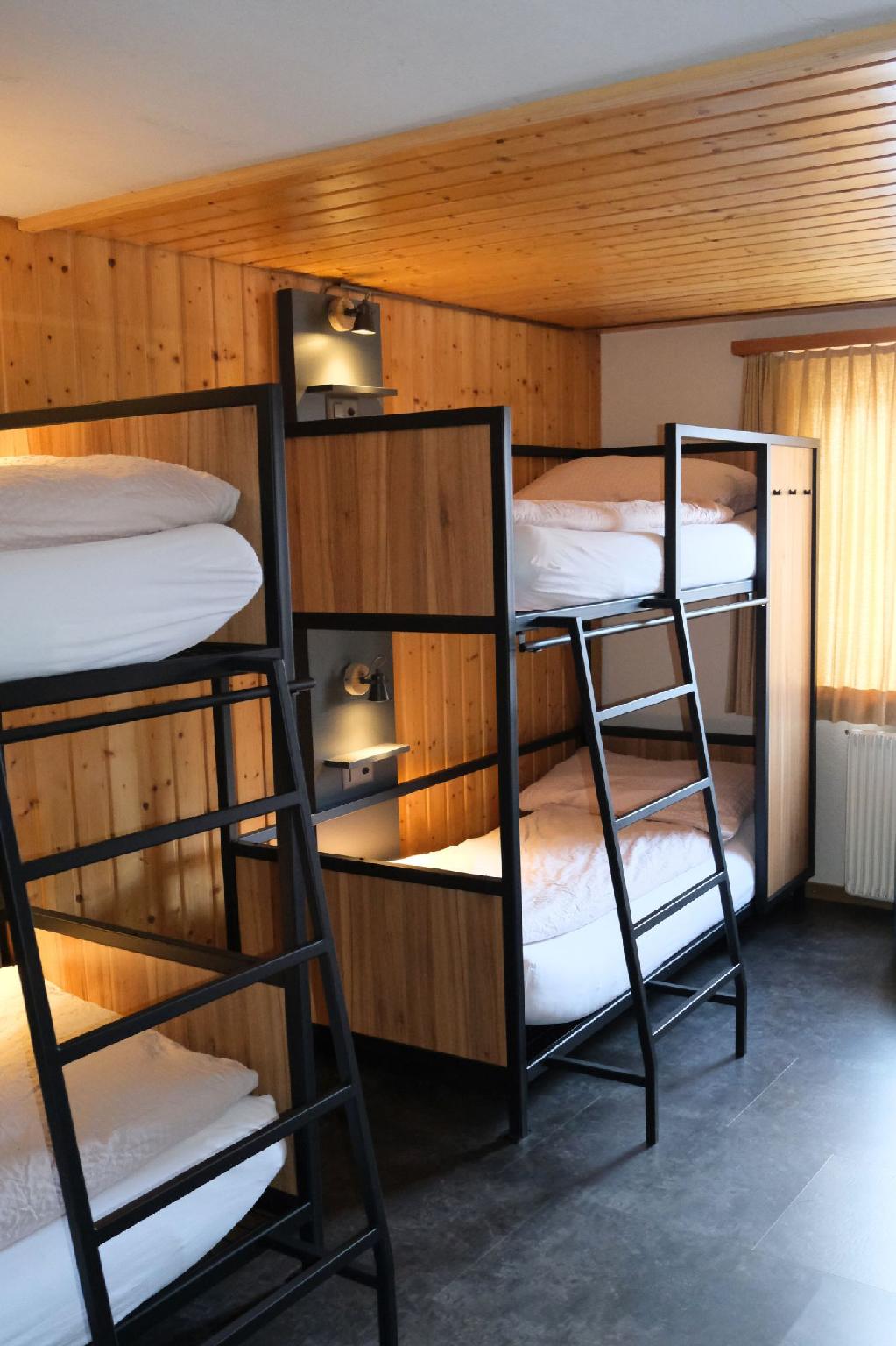 Room, 6 People