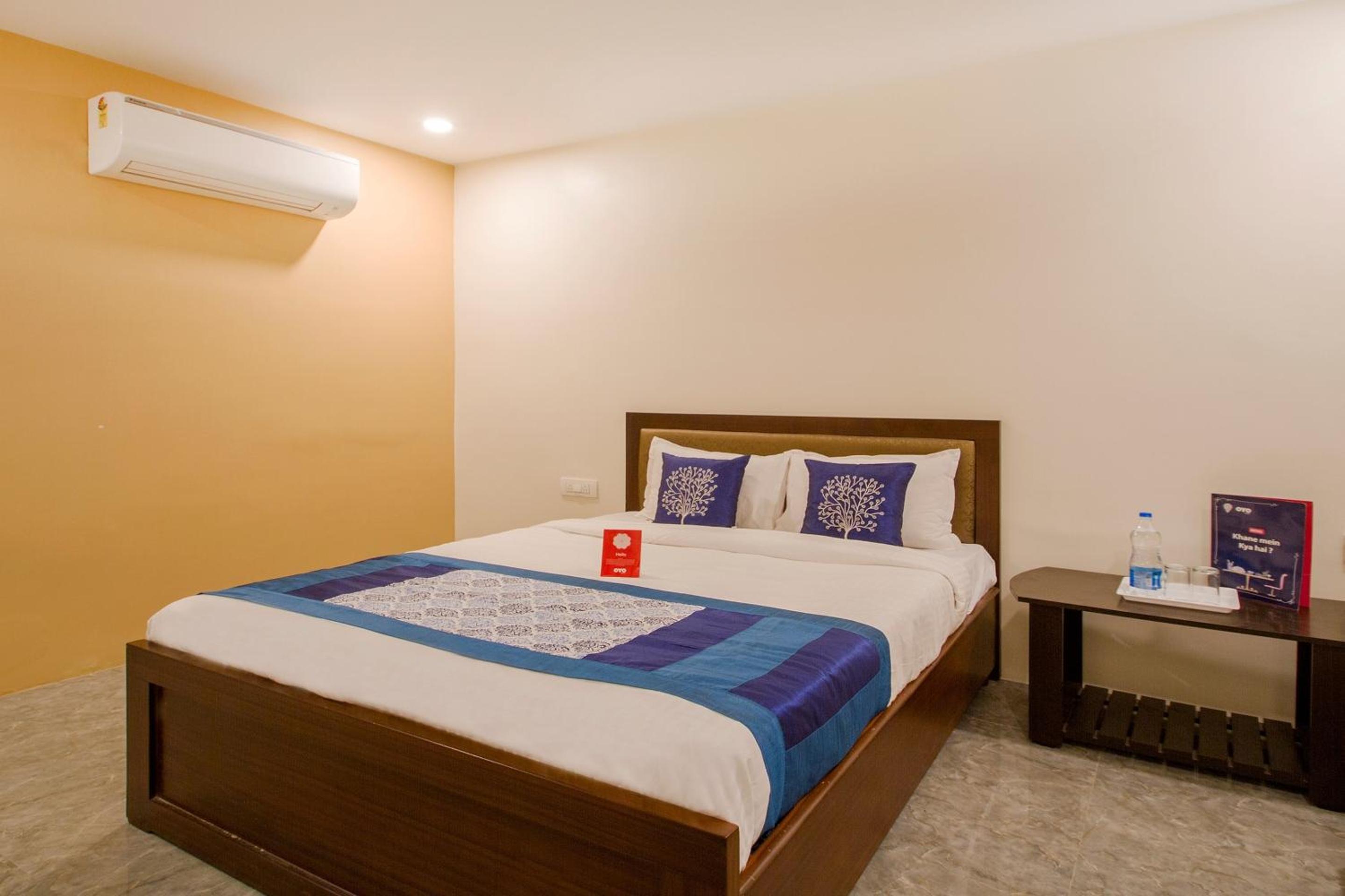Oyo 10225 Hotel Sree Chandana 24/50