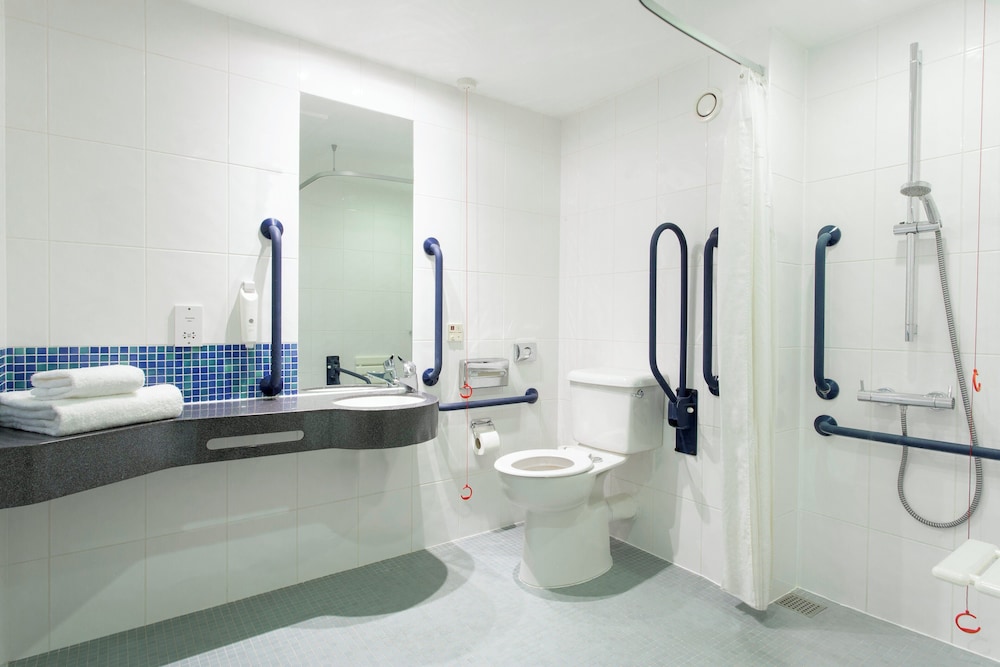 Holiday Inn Express Cheltenham 56/58