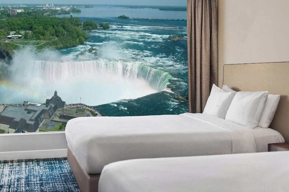 Room, 2 Queen Beds, Falls View، Embassy Suites By Hilton Niagara Falls Fallsview 2/5