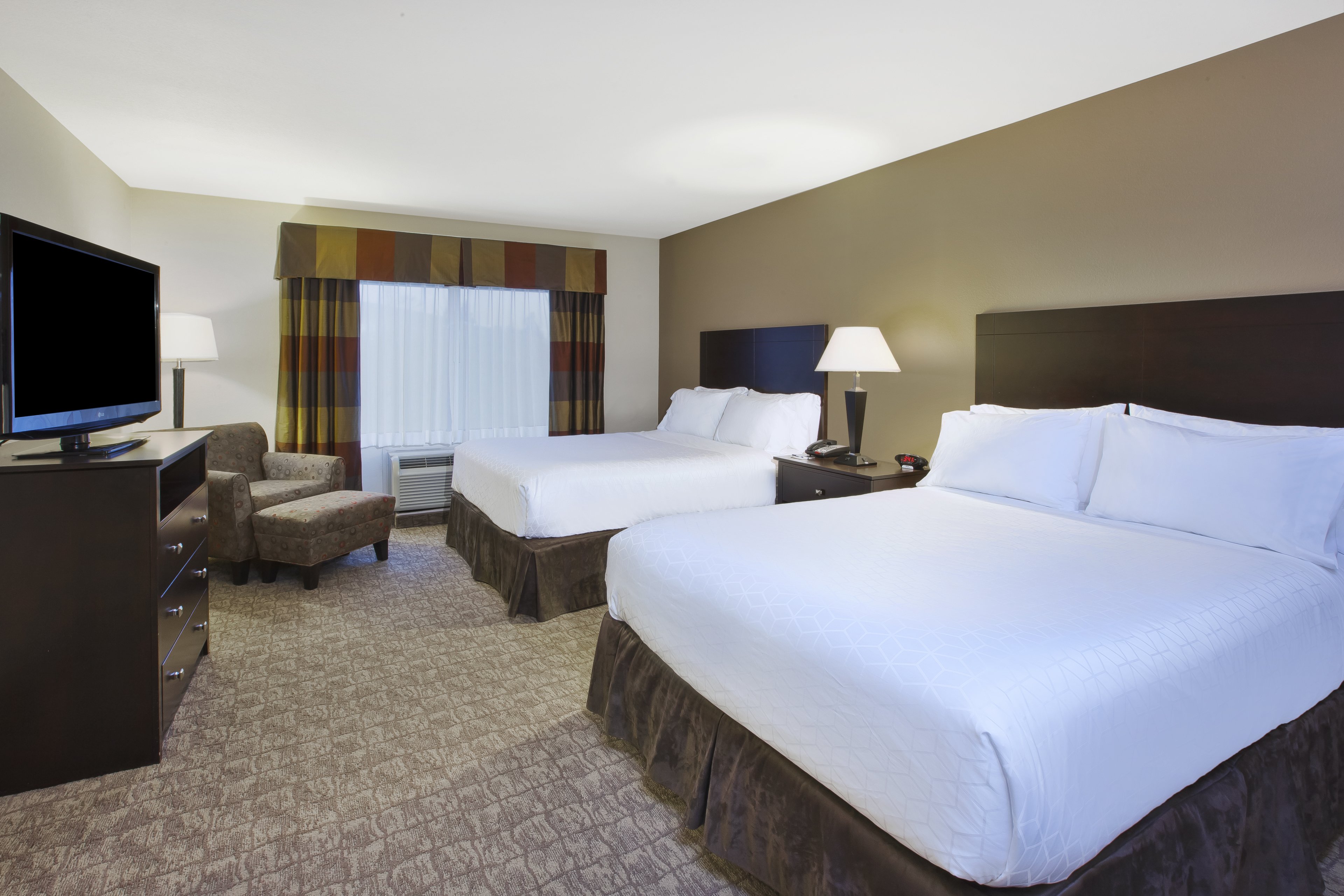 Holiday Inn Express Suites Wheeling 32/78