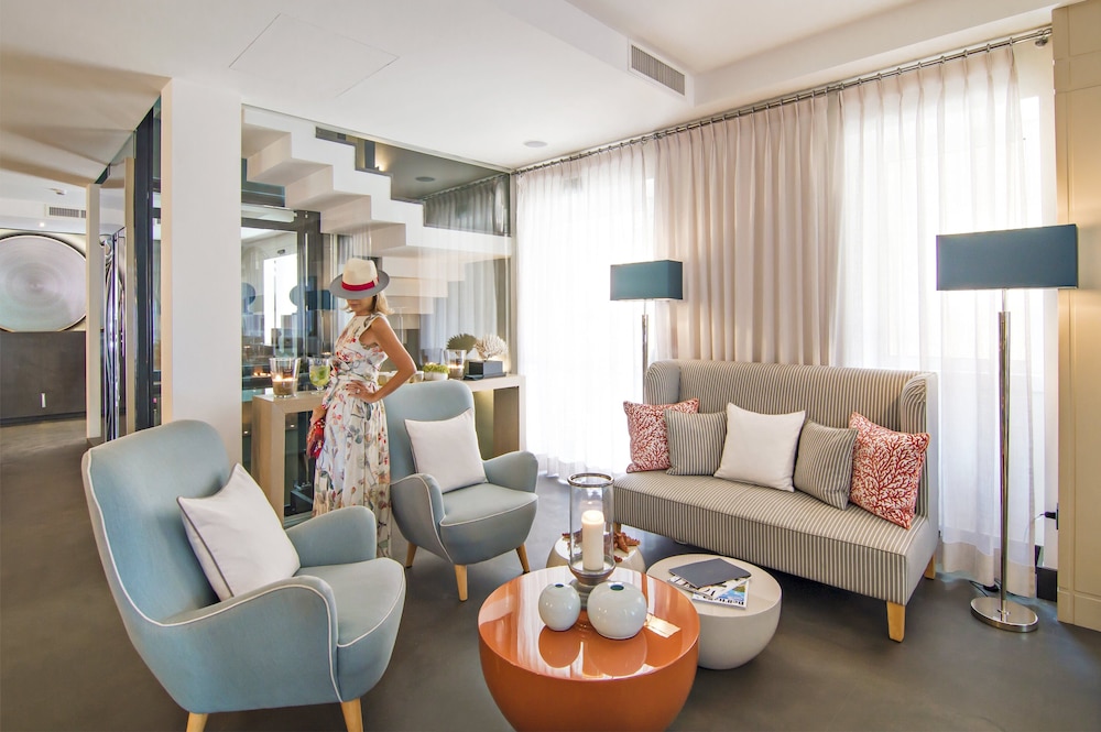 Eight Hotel Paraggi 48/92