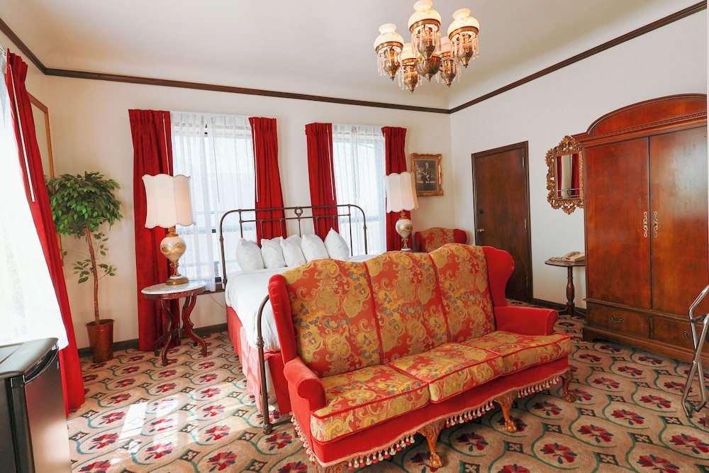 Mizpah Hotel 27/38