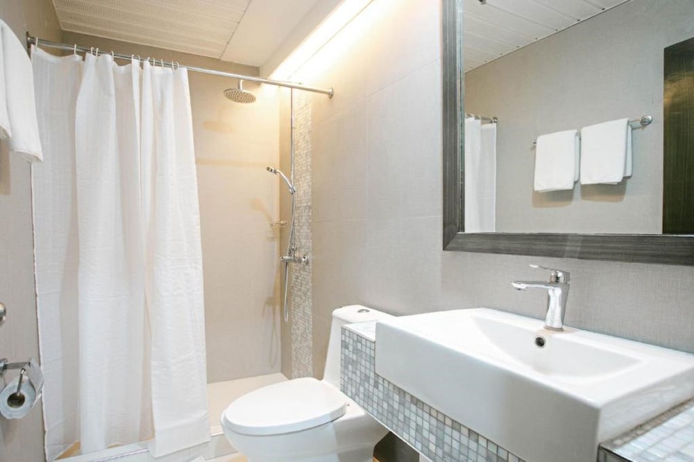 Diamond Suites and Residences 37/38