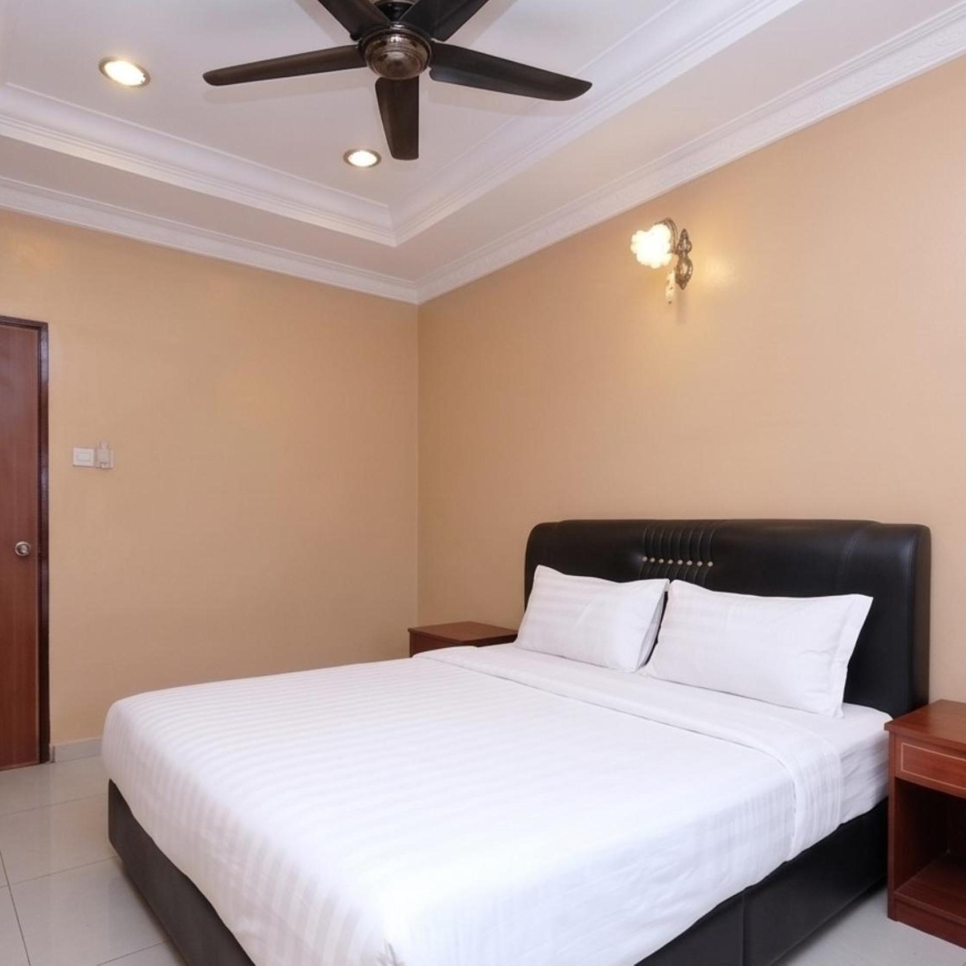 Swing & Pillows at Ayuni Hotel Bangi, Selangor 19/31