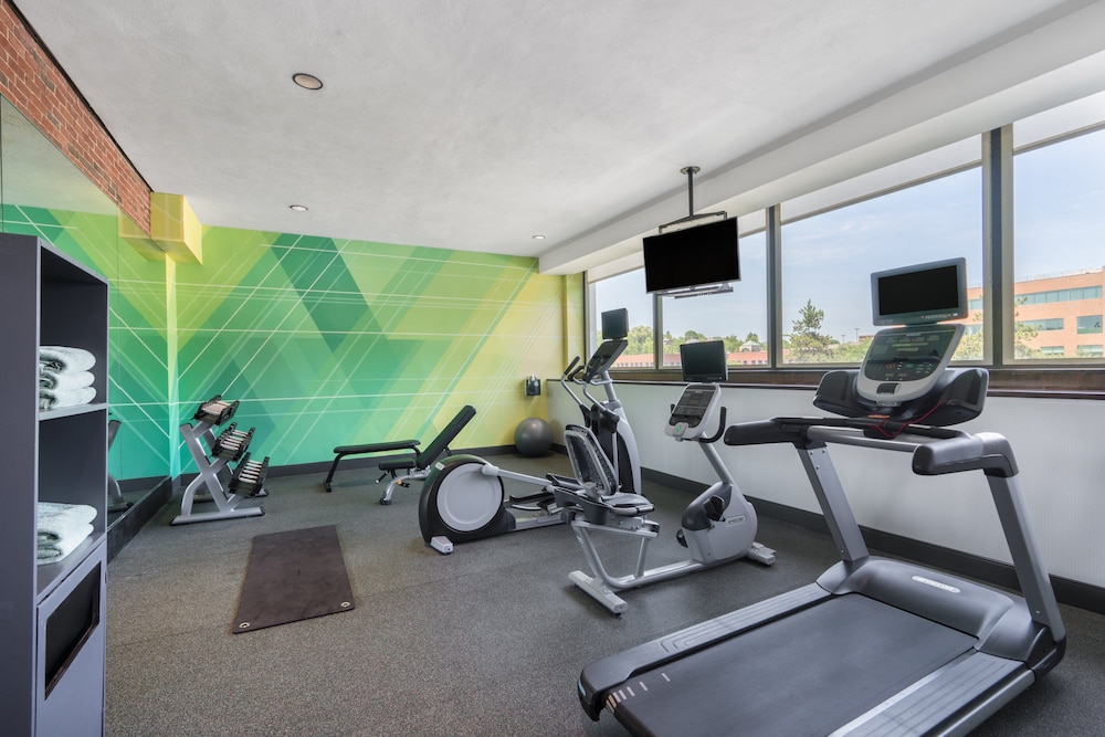Holiday Inn Suites Pittsfield Berkshires 48/80