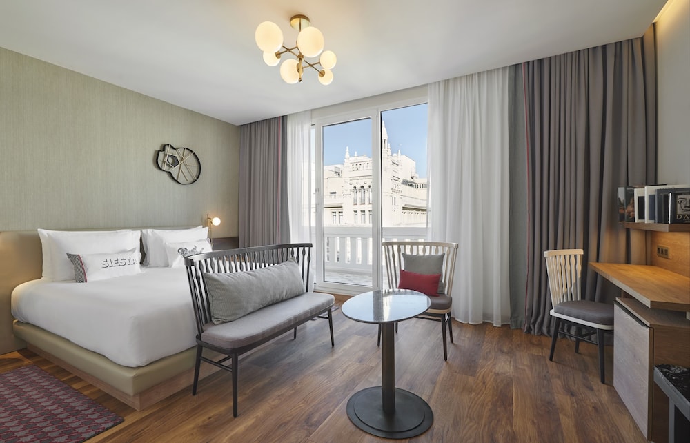 ROOM, KING BED, GRAN VIA VIEW, TERRACE